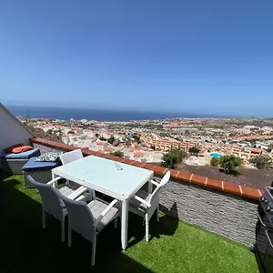 2-bedroom-apartment-with-breathtaking-view-of-the-sea.adeje-hotels.com/